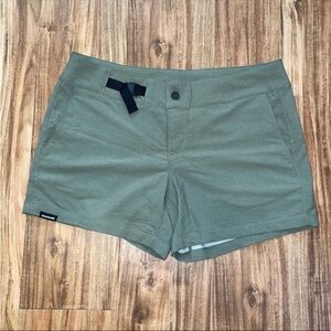 Dakine women’s shorts Large 12 utility outdoor stretch green active midrise belt